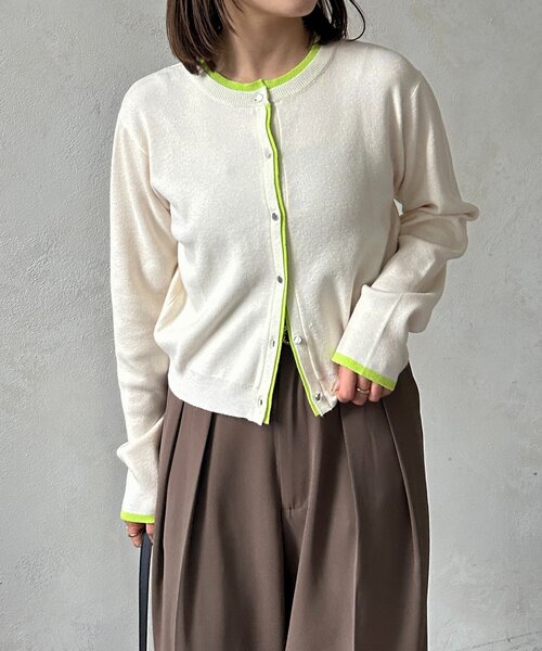 Thevon（ゼボン）の「レイヤード風配色クルーニットカーディガン（カーディガン/ボレロ・レディース・グレー/アイボリー/ブラック/ベージュ・FREE）」の9枚目の写真