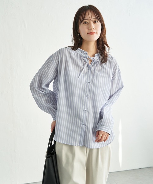 ikka（イッカ）の「襟フリルリボン2WAYブラウス（シャツ/ブラウス・レディース・オフホワイト/グレイッシュベージュ/ライトグリーン/ライトグレー/ブルー・M/L/S）」の5枚目の写真