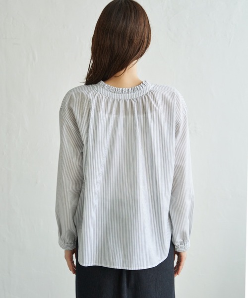 ikka（イッカ）の「襟フリルリボン2WAYブラウス（シャツ/ブラウス・レディース・オフホワイト/グレイッシュベージュ/ライトグリーン/ライトグレー/ブルー・M/L/S）」の6枚目の写真