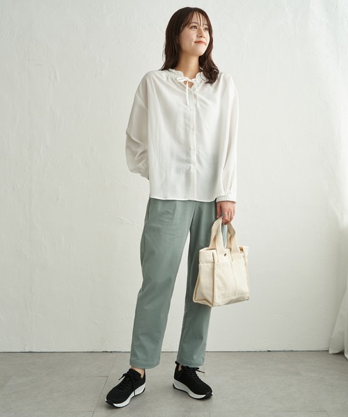 ikka（イッカ）の「襟フリルリボン2WAYブラウス（シャツ/ブラウス・レディース・オフホワイト/グレイッシュベージュ/ライトグリーン/ライトグレー/ブルー・M/L/S）」の21枚目の写真