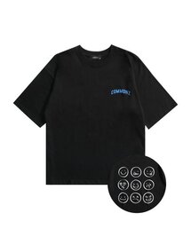 COMMONZ（コモンズ）の「バックポイントスマイル半袖Tシャツ_ブラック（Tシャツ/カットソー）」