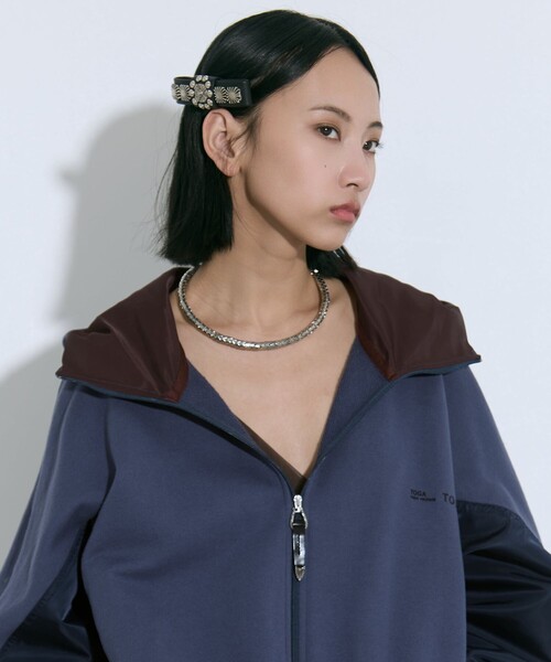 TOGA PULLA（トーガ　プルラ）の「【TOGA PULLA/トーガプルラ】Concho leather barrette/コンチョレザーバレッタ（バレッタ/ヘアクリップ・レディース・ブラック・FREE）」の2枚目の写真