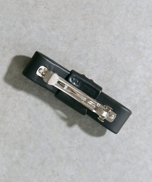 TOGA PULLA（トーガ　プルラ）の「【TOGA PULLA/トーガプルラ】Concho leather barrette/コンチョレザーバレッタ（バレッタ/ヘアクリップ・レディース・ブラック・FREE）」の5枚目の写真