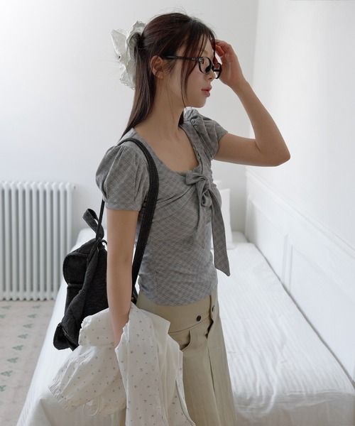 UNE MANSION(ユヌマンション)の「ラブリーフロントリボンチェックブラウスカットソー(Tシャツ/カットソー・レディース・アイボリー/チャコール/ベージュ・FREE)」の4枚目の写真