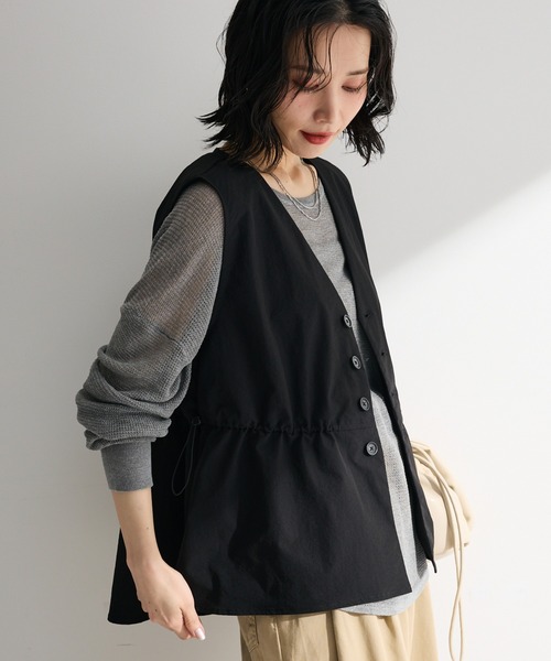 Green　Parks（グリーンパークス）の「【楽しゃれUV】ドロストフレアベスト（ベスト・レディース・カーキ/ブラック/ベージュ・FREE）」の2枚目の写真