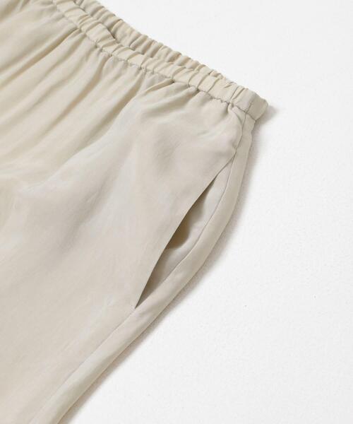 URBAN RESEARCH（アーバンリサーチ）の「キュプラギャザーIラインスカート（スカート・レディース・ライトベージュ/チャコールグレー/ブラック・38/36）」の16枚目の写真