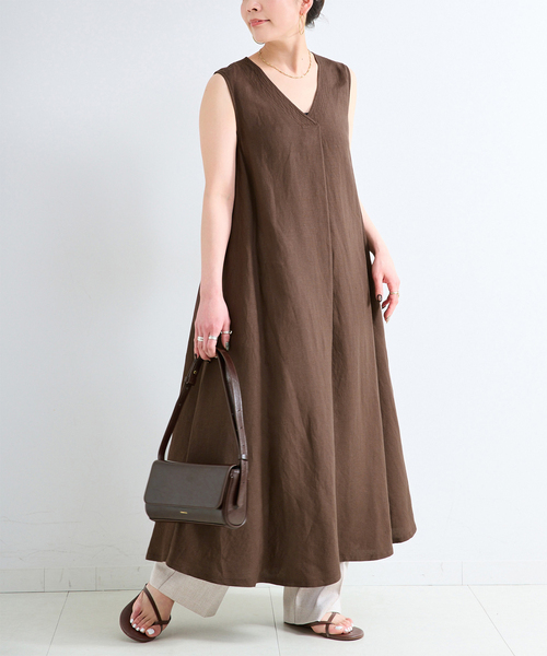 B.C STOCK(ベーセーストック)の「《追加7》手洗い可 / リネンレーヨンスリーブレスワンピース(ワンピース・レディース・ベージュ/コバルトブルー/レッド/ブラウン/ブルー/ブラック・MEDIUM/SMALL)」の2枚目の写真