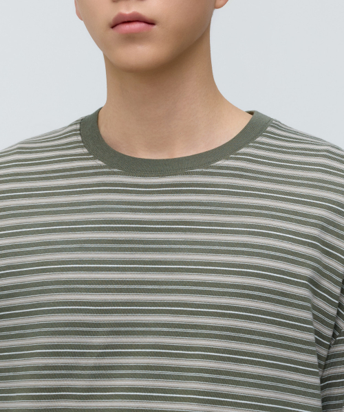 MUSINSA STANDARD（ムシンサスタンダード）の「マルチストライプリラックスド長袖Tシャツ5 [オリーブ]（Tシャツ/カットソー・メンズ・その他・X-LARGE/2XL/3XL/SMALL/MEDIUM/LARGE）」の4枚目の写真