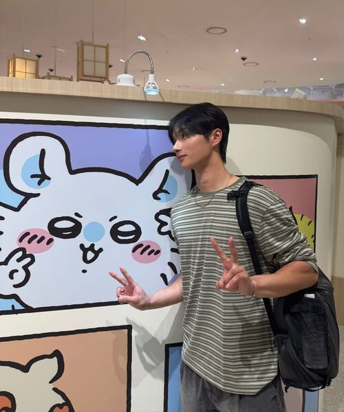 MUSINSA STANDARD（ムシンサスタンダード）の「マルチストライプリラックスド長袖Tシャツ5 [オリーブ]（Tシャツ/カットソー・メンズ・その他・X-LARGE/2XL/3XL/SMALL/MEDIUM/LARGE）」の6枚目の写真