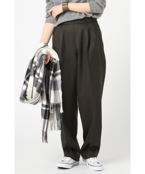 IENA（イエナ）の「サキソニー タックパンツ◆（その他パンツ・レディース・ネイビー/カーキ/キャメル・40/38/36/34）」の2枚目の写真