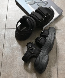 金具使い厚底サンダル