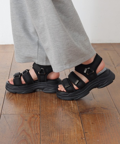 Honeys（ハニーズ）の「金具使い厚底サンダル（サンダル・レディース・ベージュ/ブラック×ホワイト/ベージュ系その他/アイボリー/ブラック・L/LL/M/S）」の7枚目の写真