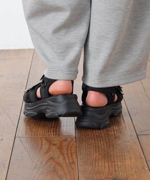 Honeys（ハニーズ）の「金具使い厚底サンダル（サンダル・レディース・ベージュ/ブラック×ホワイト/ベージュ系その他/アイボリー/ブラック・L/LL/M/S）」の8枚目の写真