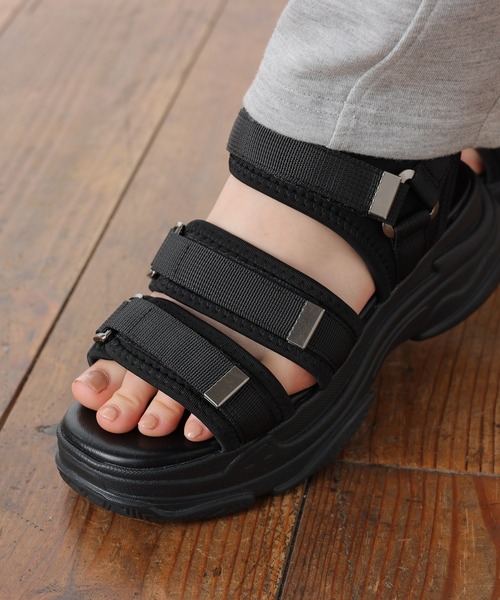 Honeys（ハニーズ）の「金具使い厚底サンダル（サンダル・レディース・ベージュ/ブラック×ホワイト/ベージュ系その他/アイボリー/ブラック・L/LL/M/S）」の10枚目の写真