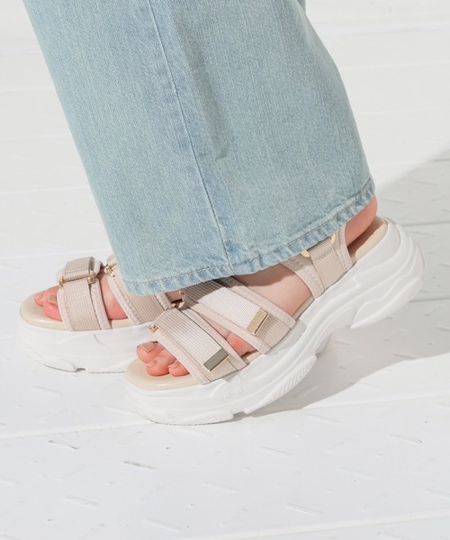 Honeys（ハニーズ）の「金具使い厚底サンダル（サンダル・レディース・ベージュ/ブラック×ホワイト/ベージュ系その他/アイボリー/ブラック・L/LL/M/S）」の12枚目の写真