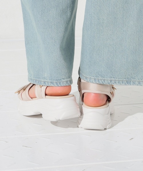 Honeys（ハニーズ）の「金具使い厚底サンダル（サンダル・レディース・ベージュ/ブラック×ホワイト/ベージュ系その他/アイボリー/ブラック・L/LL/M/S）」の13枚目の写真