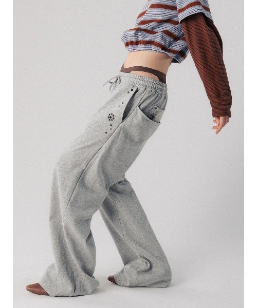 ELCHELE（エルチェレ）の「FRENCH TERRY STUDS PANTS（スウェットパンツ・レディース・ヘザーグレー/ブラック・38/36）」の4枚目の写真