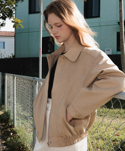 DEHEVE（デヘヴェ）の「Back Logo Suede Jacket [Beige]（その他アウター・レディース・Beige・FREE）」の2枚目の写真