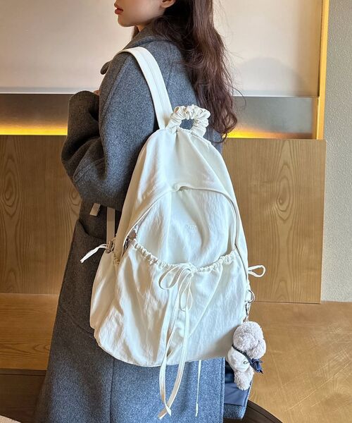 COVERNAT WOMAN(カバーナットウーマン)の「クローバーハート シャーリングナイロンバックパック ベージュ(バックパック/リュック・レディース・その他・F)」の3枚目の写真