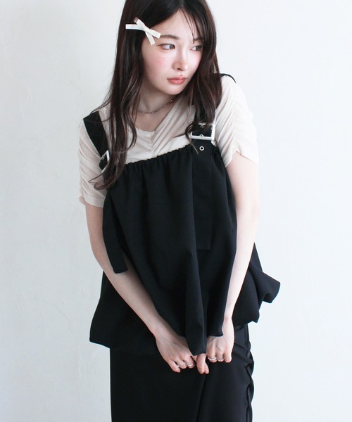 Reurie'(レウリィ)の「【ZOZO限定】ナイロンバルーンキャミ / ビスチェ タンクトップ レイヤード 重ね着 大人カジュアル シンプル 韓国 モノトーン(チュニック・レディース・グレイッシュベージュ/ブラック/チャコールグレー・FREE)」の2枚目の写真