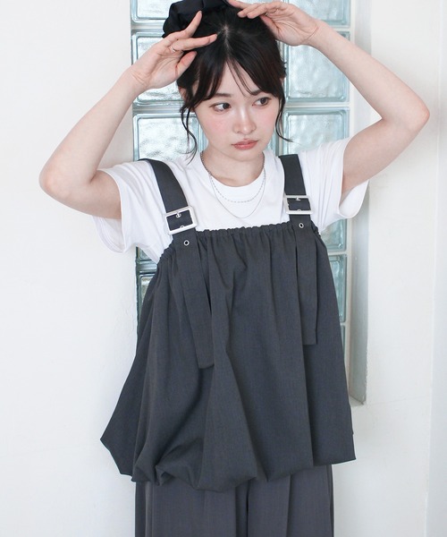 Reurie'(レウリィ)の「【ZOZO限定】ナイロンバルーンキャミ / ビスチェ タンクトップ レイヤード 重ね着 大人カジュアル シンプル 韓国 モノトーン(チュニック・レディース・グレイッシュベージュ/ブラック/チャコールグレー・FREE)」の8枚目の写真