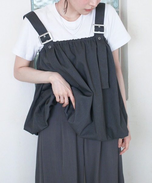 Reurie'(レウリィ)の「【ZOZO限定】ナイロンバルーンキャミ / ビスチェ タンクトップ レイヤード 重ね着 大人カジュアル シンプル 韓国 モノトーン(チュニック・レディース・グレイッシュベージュ/ブラック/チャコールグレー・FREE)」の9枚目の写真