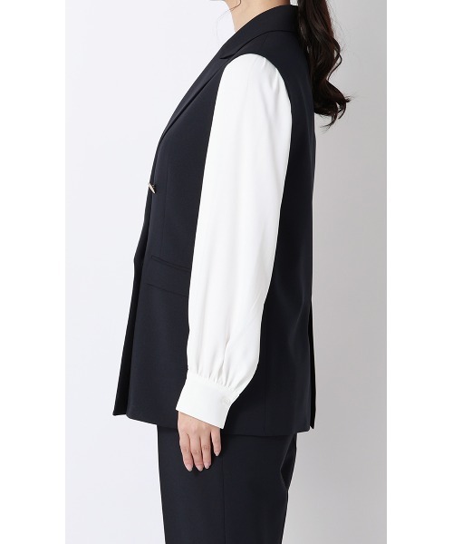 AOYAMA（アオヤマ）の「ダブルブレストジレ【セットアップ着用可】（スーツベスト・レディース・ベージュ/ネイビー・M）」の15枚目の写真