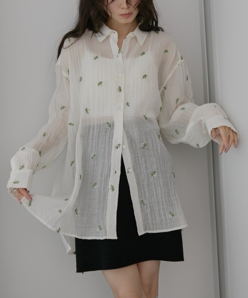 Aunt Marie's(アントマリーズ)の「フラワー刺繍オーバーサイズシアーシャツ【セットアップ対応可能】(シャツ/ブラウス・レディース・アイボリー/ブラック・FREE)」の10枚目の写真