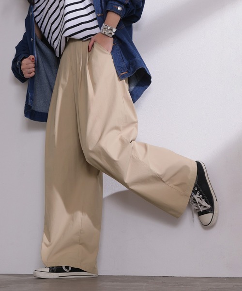 HUG.U(ハグユー)の「ワイドタックバレルパンツ(その他パンツ・レディース・ブラック/アッシュブラウン/ダークグレー/ベージュ・トール丈/レギュラー丈)」の4枚目の写真