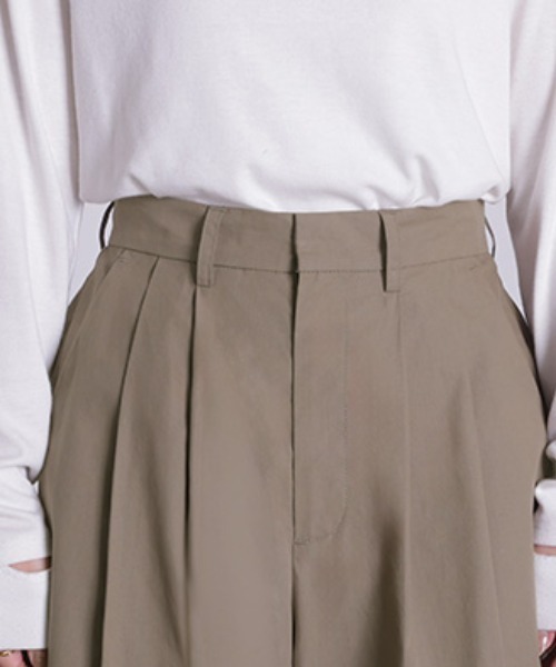HUG.U(ハグユー)の「ワイドタックバレルパンツ(その他パンツ・レディース・ブラック/アッシュブラウン/ダークグレー/ベージュ・トール丈/レギュラー丈)」の12枚目の写真