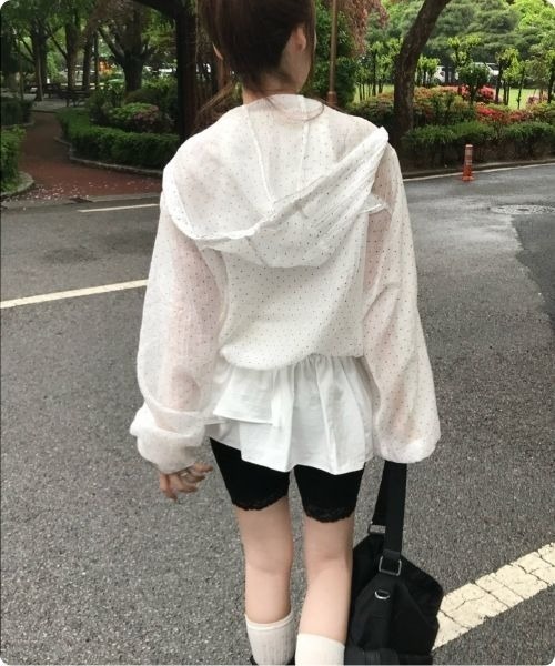 I.O.E(アイオイ)の「ドットデザイン シアーフーディージャケット(マウンテンパーカー・レディース・ホワイト/ブルー・FREE)」の4枚目の写真