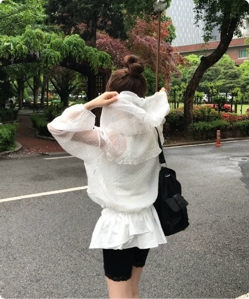 I.O.E(アイオイ)の「ドットデザイン シアーフーディージャケット(マウンテンパーカー・レディース・ホワイト/ブルー・FREE)」の8枚目の写真