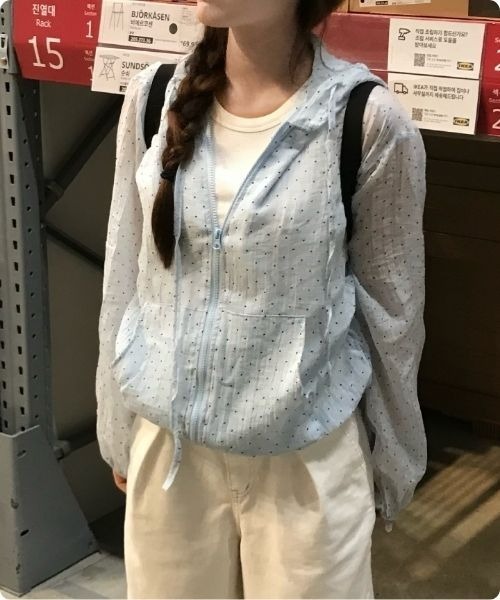 I.O.E(アイオイ)の「ドットデザイン シアーフーディージャケット(マウンテンパーカー・レディース・ホワイト/ブルー・FREE)」の13枚目の写真