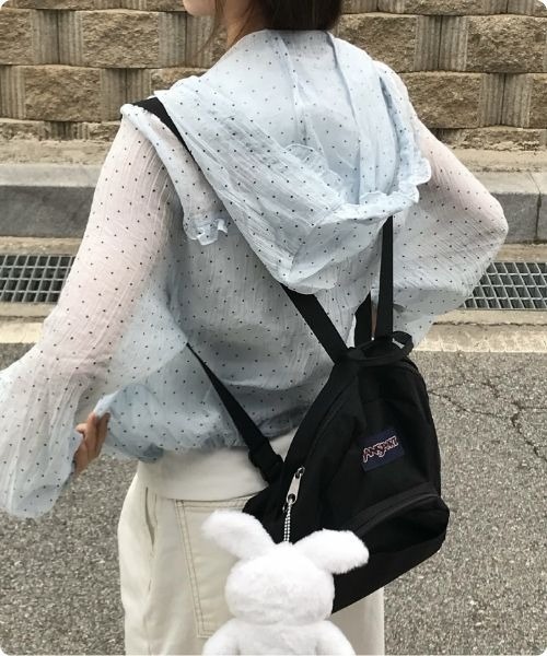 I.O.E(アイオイ)の「ドットデザイン シアーフーディージャケット(マウンテンパーカー・レディース・ホワイト/ブルー・FREE)」の16枚目の写真