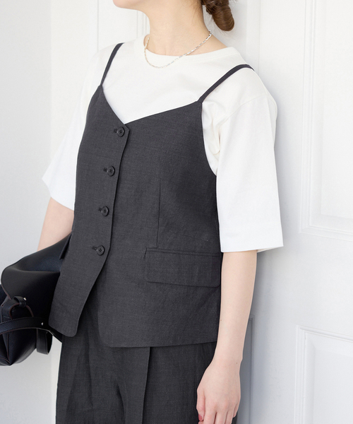 IENA(イエナ)の「《セットアップ対応》ウォッシャブル リネン混シェイプジレ(ベスト・レディース・ブラック/ベージュ・FREE)」の11枚目の写真