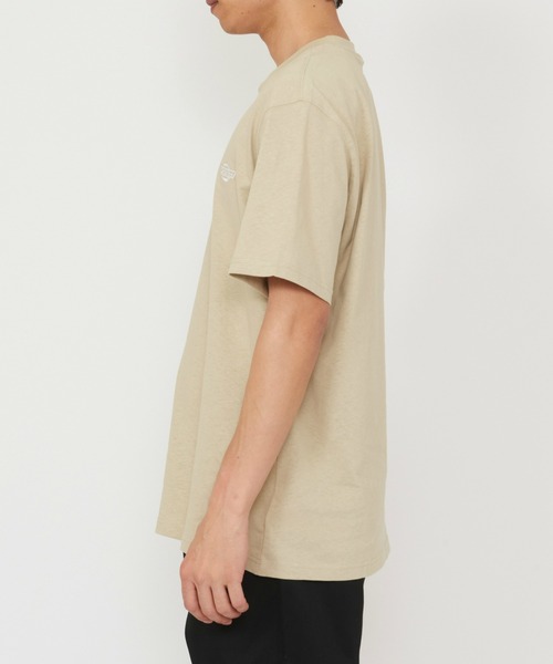 Dickies(ディッキーズ)の「Dickies/ディッキーズ ワンポイントロゴ ヘビーウェイトTシャツ 半袖(Tシャツ/カットソー・メンズ・ホワイト/アイボリー/ブラック・X-LARGE/LARGE/MEDIUM/SMALL)」の16枚目の写真