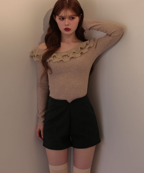 M DOLLY(エムドリー)の「V cut elina short pants/Vカットエリナショートパンツ(その他パンツ・レディース・ブラック/ベージュ・XS/M/S)」の3枚目の写真