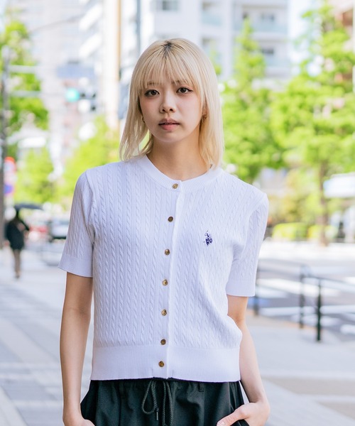 U.S. POLO ASSN.(ユーエスポロアッスン)の「【U.S. POLO ASSN./ユーエスポロアッスン】【1枚で着れる 半袖カーディガン】ケーブル編み 半袖カーディガン ワンポイントロゴ刺繍 きれいめ オフィス 通勤 冷房対策 トラッド 韓国ファッション(カーディガン/ボレロ・レディース・ネイビー/ホワイト/レッド/ブラック/チャコールグレー・MEDIUM/LARGE)」の12枚目の写真