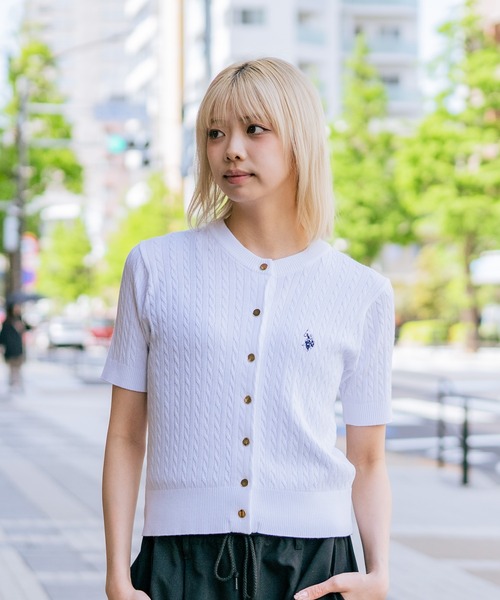U.S. POLO ASSN.(ユーエスポロアッスン)の「【U.S. POLO ASSN./ユーエスポロアッスン】【1枚で着れる 半袖カーディガン】ケーブル編み 半袖カーディガン ワンポイントロゴ刺繍 きれいめ オフィス 通勤 冷房対策 トラッド 韓国ファッション(カーディガン/ボレロ・レディース・ネイビー/ホワイト/レッド/ブラック/チャコールグレー・MEDIUM/LARGE)」の13枚目の写真