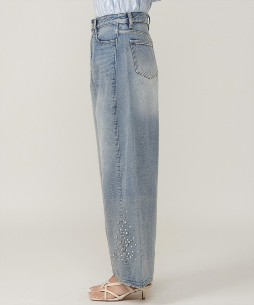 AND COUTURE(アンドクチュール)の「ビジューデニムワイドパンツ(デニムパンツ・レディース・ブルー/ブラック・SMALL/MEDIUM/LARGE)」の12枚目の写真