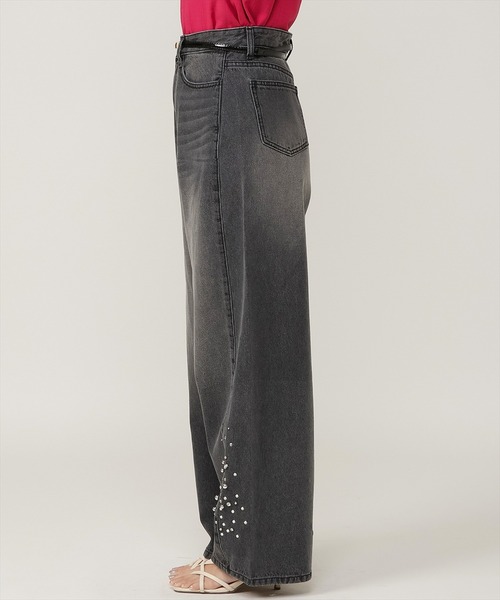 AND COUTURE(アンドクチュール)の「ビジューデニムワイドパンツ(デニムパンツ・レディース・ブルー/ブラック・SMALL/MEDIUM/LARGE)」の5枚目の写真