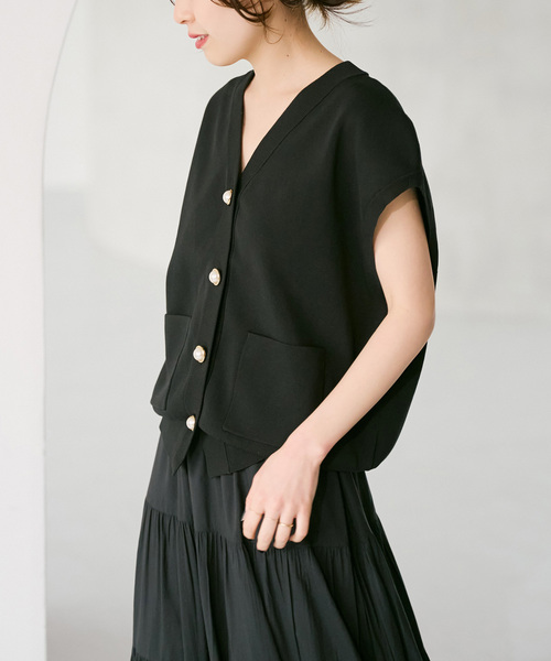 Spick & Span（スピックアンドスパン）の「《WEB限定 / 追加》パールボタンウォッシャブルニットベスト（ベスト・レディース・ホワイト/ブラウン/ブラック・FREE）」の9枚目の写真