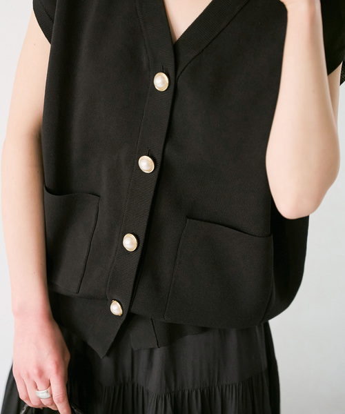 Spick & Span（スピックアンドスパン）の「《WEB限定 / 追加》パールボタンウォッシャブルニットベスト（ベスト・レディース・ホワイト/ブラウン/ブラック・FREE）」の12枚目の写真
