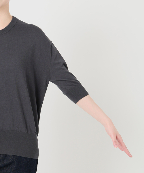 SLOBE IENA(スローブイエナ)の「《WEB限定/追加/シリーズあり》コットンキュプラハーフスリーブプルオーバー(ニット/セーター・レディース・チャコールグレー/アイボリー/ベージュ・FREE)」の11枚目の写真