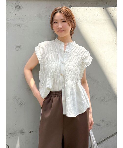 Ungrid(アングリッド)の「ノーカラーギャザーノースリーブシャツ(シャツ/ブラウス・レディース・オフホワイト/ピンク/グリーン/ブルー・FREE)」の1枚目の写真