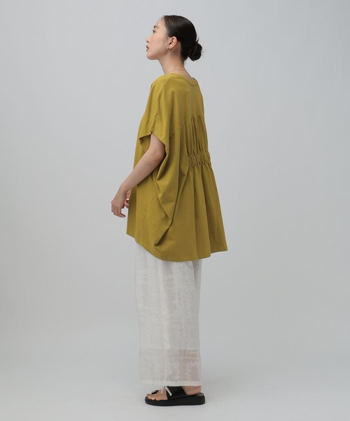 LEPSIM(レプシィム)の「バックギャザーチュニック 742571(Tシャツ/カットソー・レディース・オフホワイト/ブラック/イエロー/チャコールグレー・FREE)」の19枚目の写真