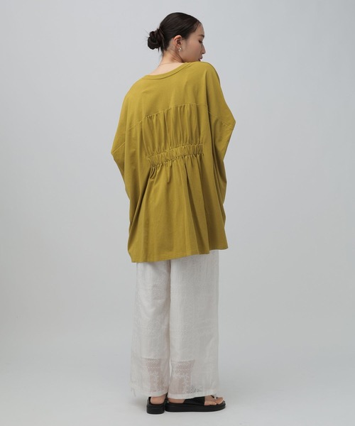 LEPSIM(レプシィム)の「バックギャザーチュニック 742571(Tシャツ/カットソー・レディース・オフホワイト/ブラック/イエロー/チャコールグレー・FREE)」の20枚目の写真