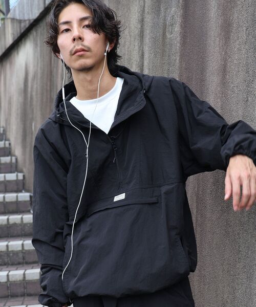 FFEIN(フェイン)の「【撥水加工】FFEIN(フェイン)アノラックジャケット / セットアップ ナイロン スタンド フルジップ 刺繍 ワンポイント ドローコード(ナイロンジャケット・メンズ・レッド/ブラック/アイボリー・SMALL/LARGE/MEDIUM)」の2枚目の写真