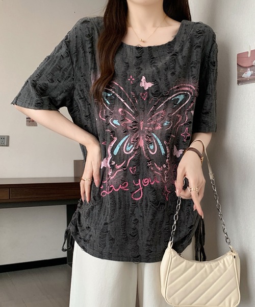 2ly2(トゥーリートゥー)の「バタフライプリント ダメージデザイントップス(Tシャツ/カットソー・レディース・ベージュ/グレー・FREE)」の9枚目の写真