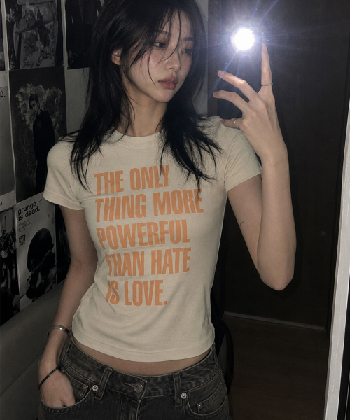 DAMISH(ダミシュ)の「シルケットコットンレタリングスリムTシャツ_クリーム(Tシャツ/カットソー・レディース・クリーム・OS)」の1枚目の写真